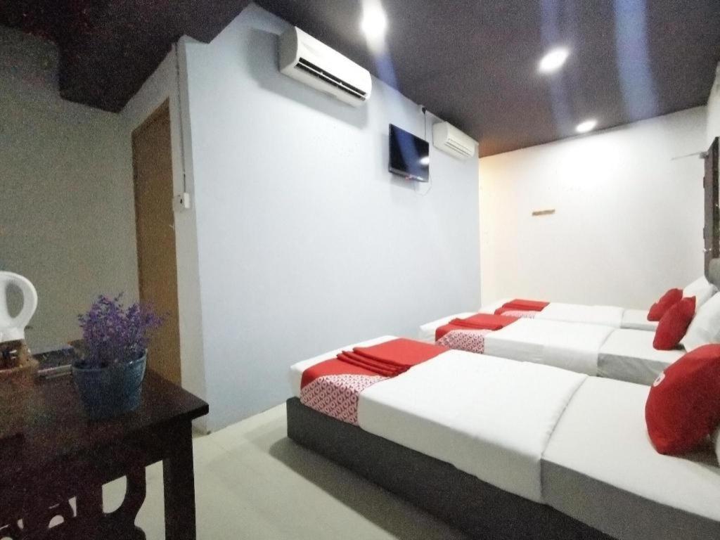 OYO 89398 Doorbellz Hotel Kota Kinabalu Buitenkant foto