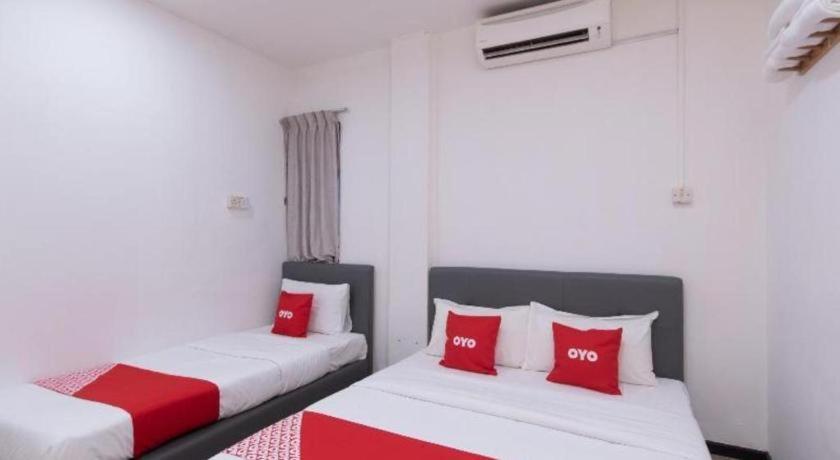 OYO 89398 Doorbellz Hotel Kota Kinabalu Buitenkant foto