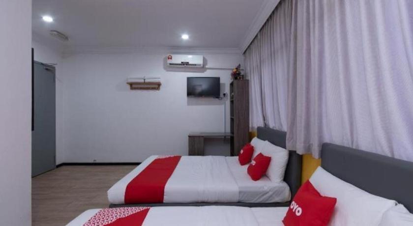 OYO 89398 Doorbellz Hotel Kota Kinabalu Buitenkant foto