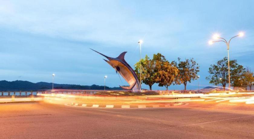 OYO 89398 Doorbellz Hotel Kota Kinabalu Buitenkant foto