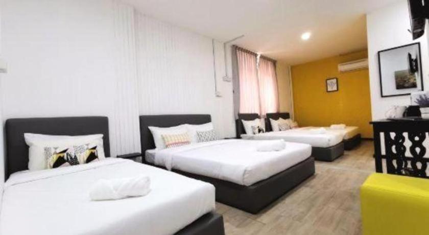 OYO 89398 Doorbellz Hotel Kota Kinabalu Buitenkant foto