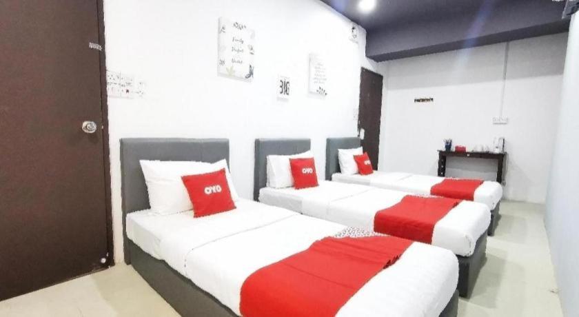 OYO 89398 Doorbellz Hotel Kota Kinabalu Buitenkant foto