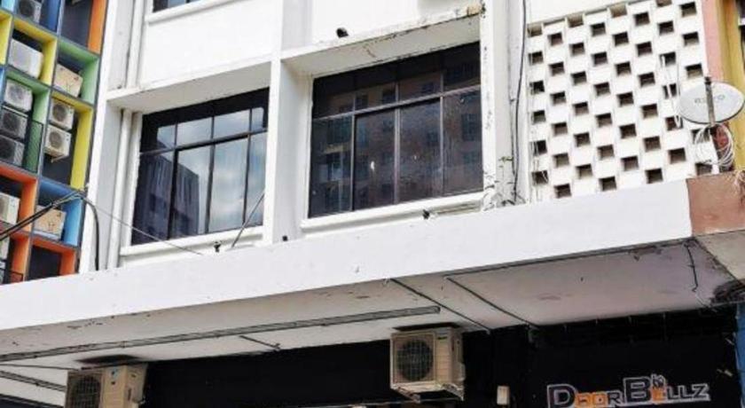 OYO 89398 Doorbellz Hotel Kota Kinabalu Buitenkant foto